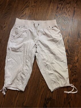 My Style Capri Light Beige Drawstring Capri Pants size small